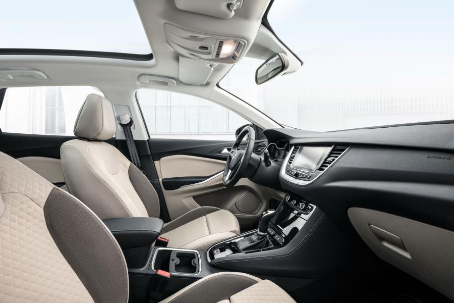 Интерьер Opel Grandland X Turbo D 2017 года  (фото 27 из 42)